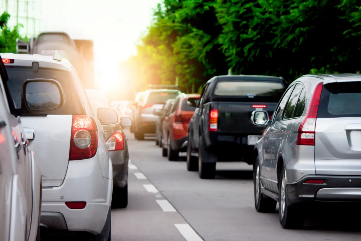 An image of heavy traffic on the road proving the importance of the Nevada left lane law to reduce traffic congestion.
