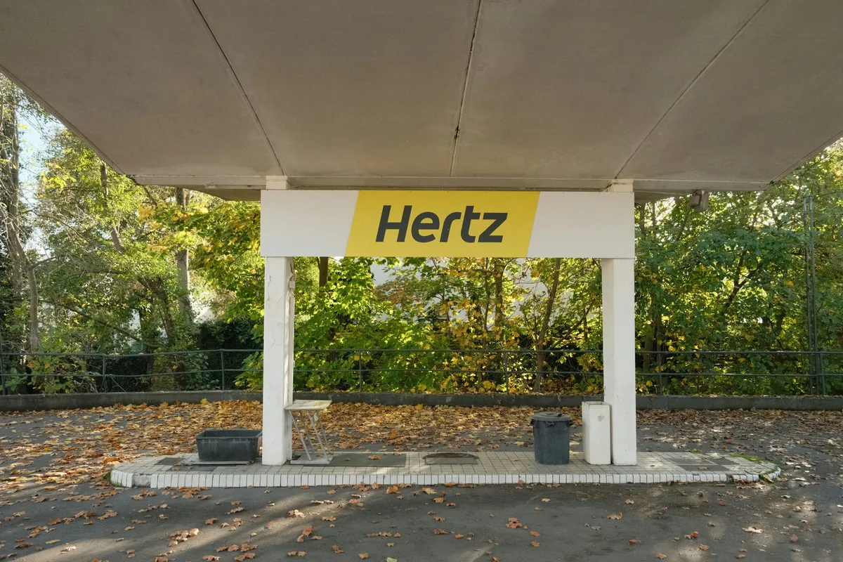 Image of a Hertz logo to represent the need of reporting rental car accidents to the rental company